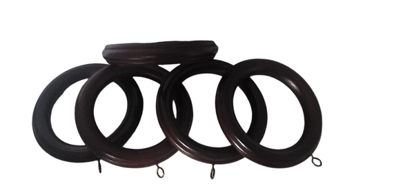 Set of wooden curtain rings
